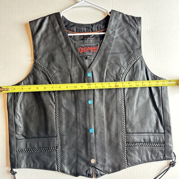 Women's Braided Leather Vest - Picture 9 of 16